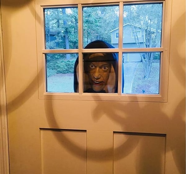 9. Сосед-приколист, который может свести любого в могилу!