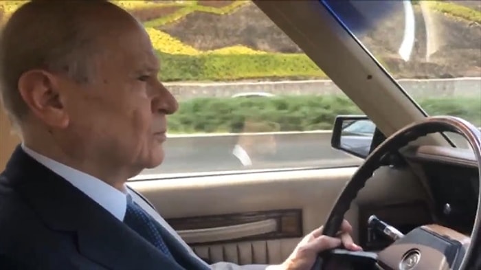 Devlet Bahçeli Klasik Arabasıyla Ankara'yı Gezmeye Devam Ediyor!