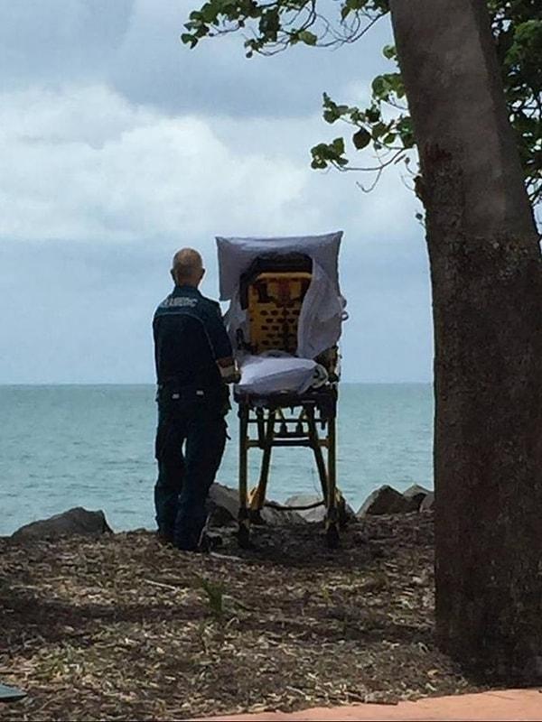 8. Avustralyalı sağlık görevlileri ölmek üzere olan bir hastanın son dileğini gerçekleştiriyor: denizi görmek.