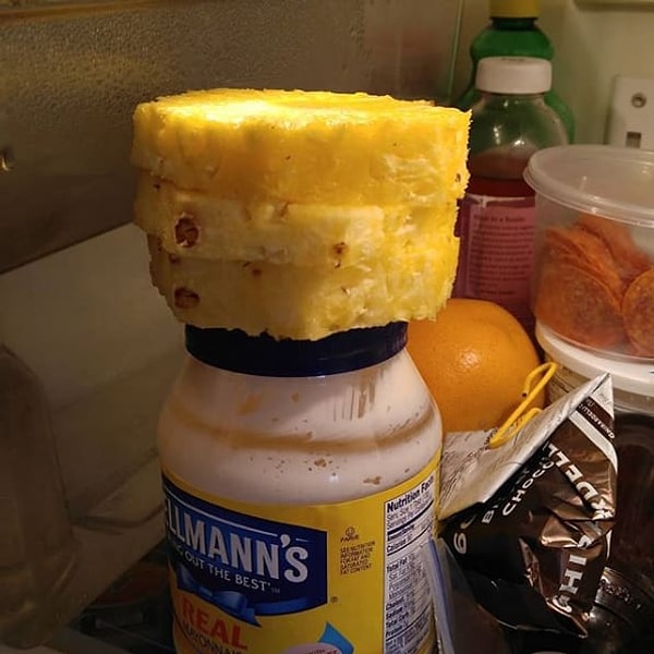 4. Вот что бывает, когда просишь благоверного убрать ананас в холодильник