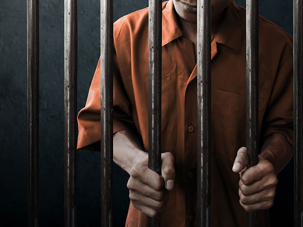 2. Были ли у вас проблемы с законом?