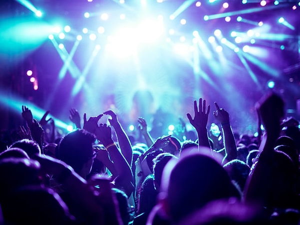 8. Любите ли вы слушать громкую музыку?