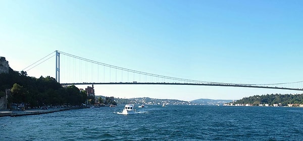 10. "Все же есть люди бесконечные, как космос. Много с кем можно улыбаться, смеяться от души, говорить всякое-всякое. А вот большая редкость, когда с кем-нибудь рядом можешь себя забыть"