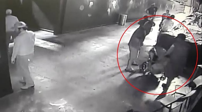 Akvaryumdan Köpek Balığı Çalıp Bebek Arabasıyla Kaçıran Hırsızlar