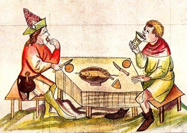 Ortaçağ Avrupasında yalnızca yöneticilerin ve seçkin sınıfların ete erişimi vardı. Sıradan halk sıklıkla tahıl ve sebzelerden oluşan bulamaçları tüketmek zorunda kalıyordu.