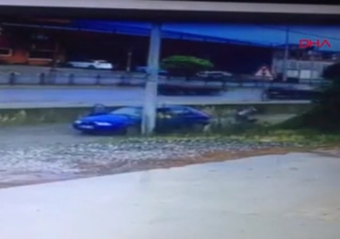 Biriken Yağmur Suyunu Tahliye Etmeye Çalışan 72 Yaşındaki Adama Önce Su Sıçrattı, Sonra Öldüresiye Dövdü!