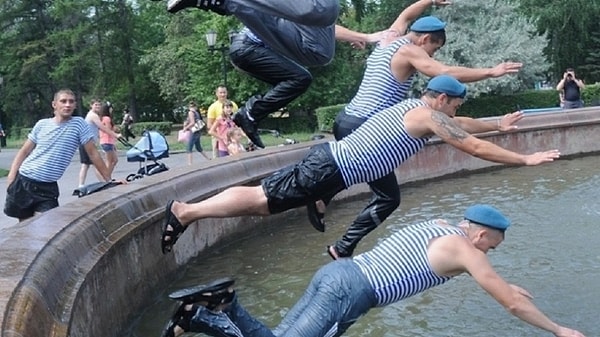 7. Обычай купаться в фонтанах