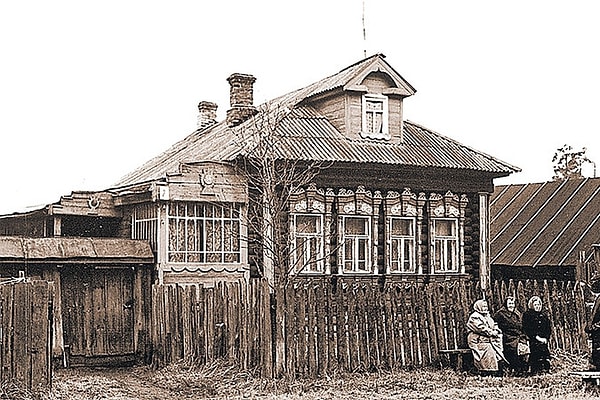 13. Кто в рассказе "Матренин двор" противопоставлен главной героине?