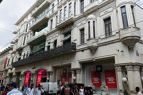 Bir Çocuk Merdiven Boşluğundan Düşerek Ölmüştü: Demirören AVM'de İhmal Ortaya Çıktı