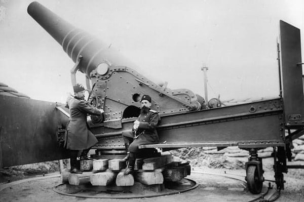 1. Какое оружие было впервые использовано во время обороны Порт-Артура (Русско-японская война)?