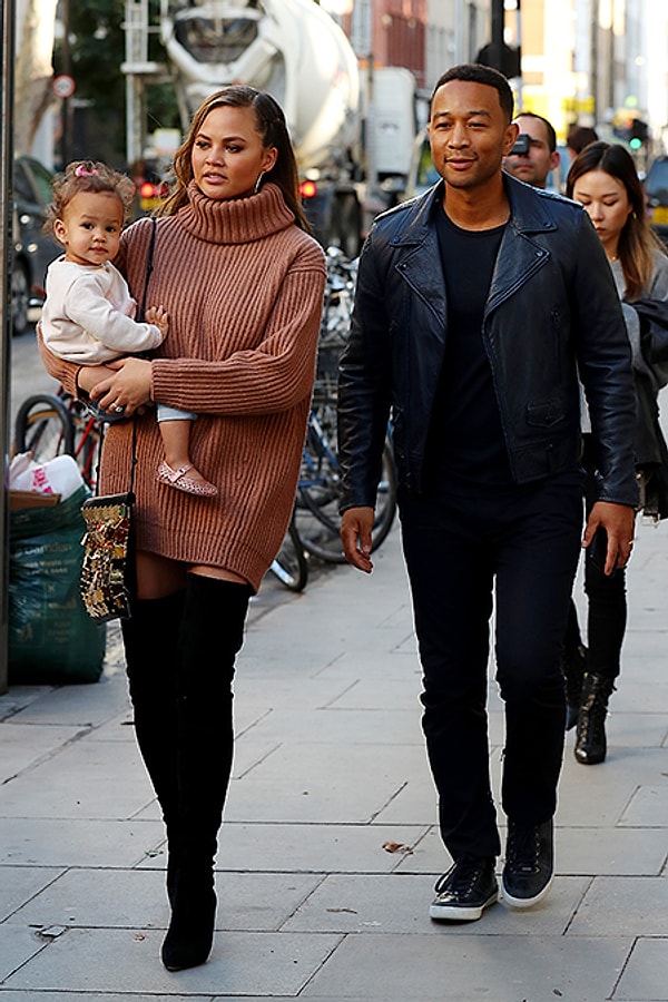 7. Крисси Тейген довольно близко принимает к сердцу нападки хейтеров и даже иногда удаляет снимки с Инстаграм, которые подвергаются резкой критике.