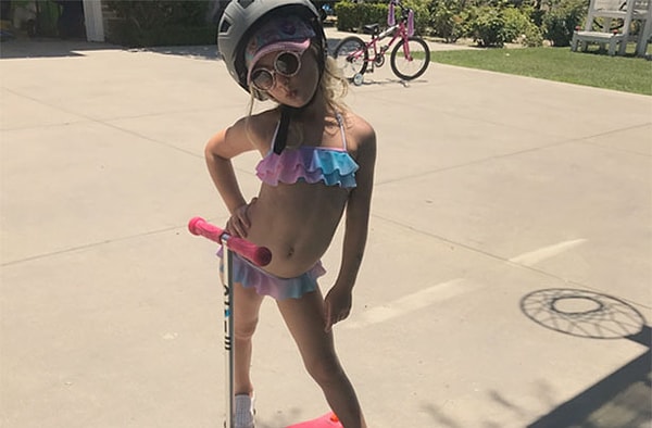 10. Джессику Симпсон осудили за то, что в прошлом году она опубликовала фото дочери в бикини.