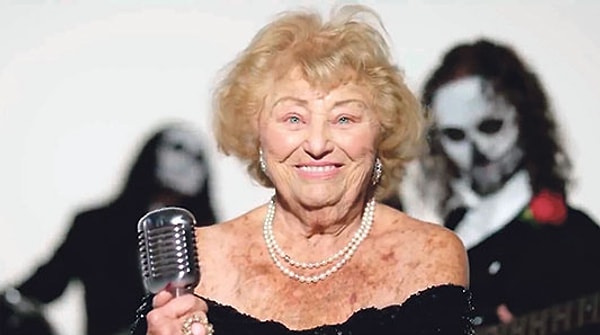 8. «Но обязательно нужно заниматься тем, что делает тебя счастливым. Кто-то пьет, кто-то наедается до отвала, а я вот пишу стихи».