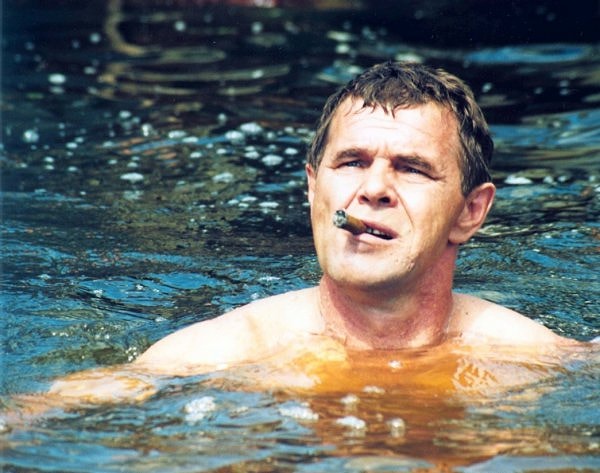 7. Переходим к классике. Что это за душевный и ужасно смешной фильм?