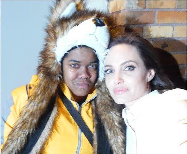 3. Angelina Jolie bir hayranı için endişelendi...