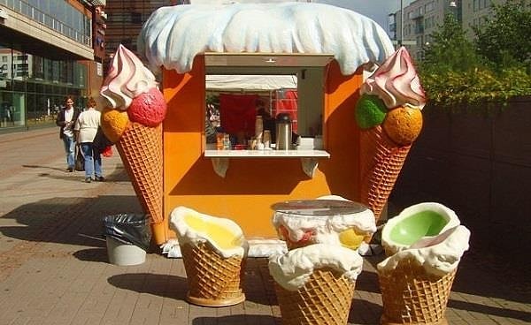 5. За что в 2002 году в Чили арестовали уличного торговца мороженым, за которым толпами ходили покупатели?