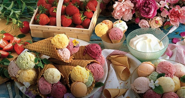 9. В виде чего было изготовлено мороженое высотой 2 метра в Москве 31 декабря 2000 года?