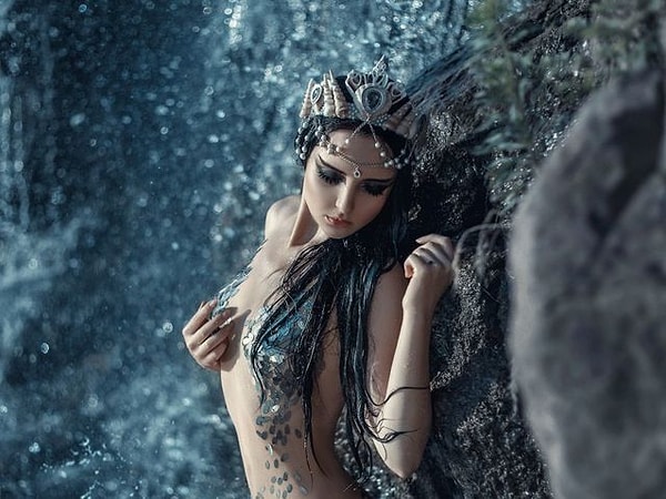 7. Выберите русалку: