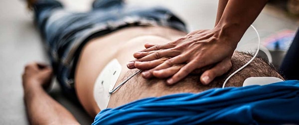 4. Продолжайте оказывать первую помощь