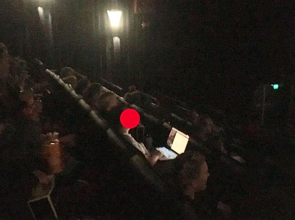 11. Если когда-нибудь увидите подобное, то имеете полное право угостить этого человека газировкой...по лицу