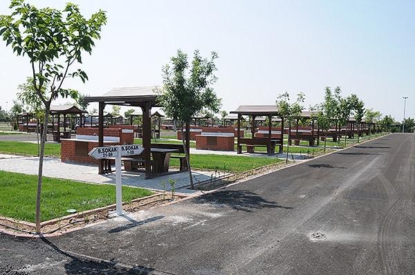 Karatay'da açılan Karaaslan Piknik Bahçesi'nde 100’er metrekarelik 454 adet piknik alanı mevcut.