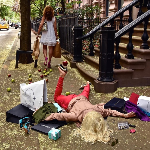 Впрочем, говорят, что на серию таких снимков звезд вдохновил итальянский фотограф Сандро Джиордано.