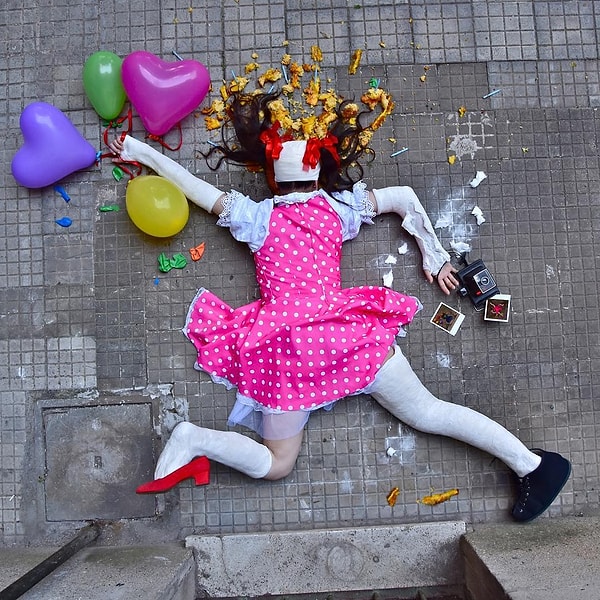 Сандро таким образом хотел показать, что не стоит так мчаться за модными тенденциями, гораздо лучше быть собой и жить своей жизнью.