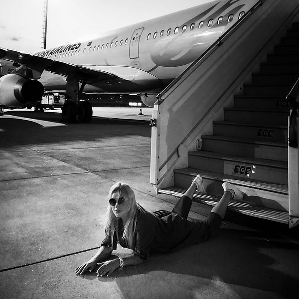 Но селебрити в детали всей этой философии не вдавались и решили, что это просто еще один лишний повод показать миру собственный самолет, яхту или шикарную машину.