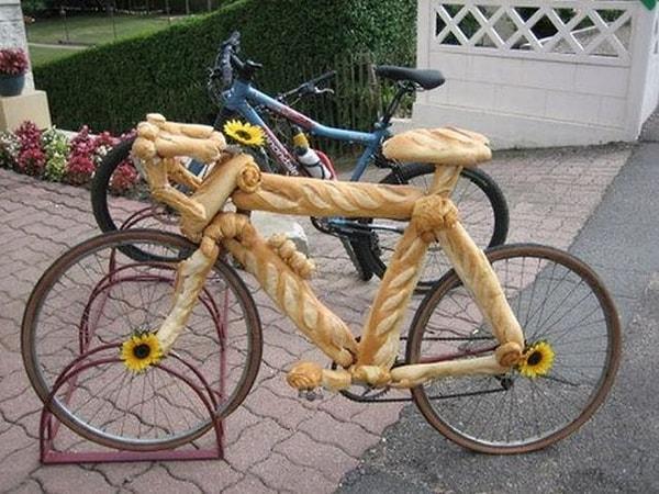 3. Paris'te bir bisiklet.