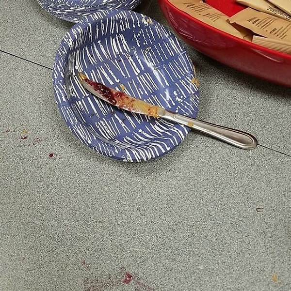 5. Люди, которые оставляют грязную посуду на столе в трех метрах от раковины.... Не надо так!