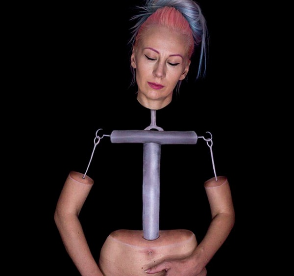 В YouTube на ее канал подписано 422 тысячи человек, а в Facebook у нее 35 тысяч фолловеров.