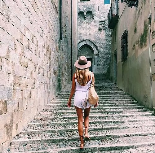 Tabii son yıllarda sosyal medyanın etkisiyle her yerde şıkır şıkır turistler görmeye başladık.