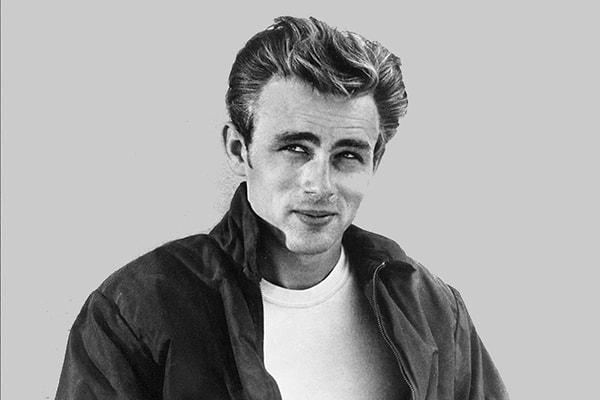 1. Кто изображён на фото?