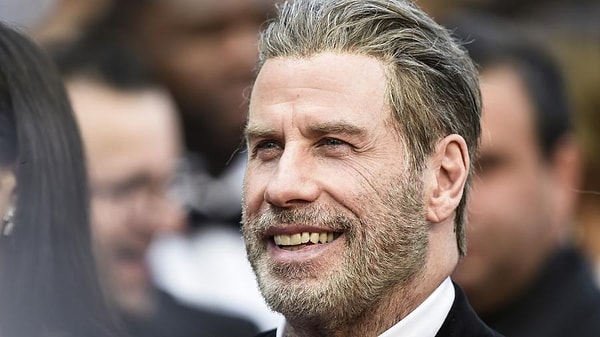 3. С кем уже много лет счастлив Джон Траволта?