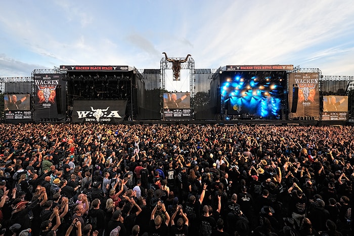 Bu Sevda Bitmez: Huzurevinden Kaçan İki Yaşlı Adam Heavy Metal Festivalinde Bulundu!