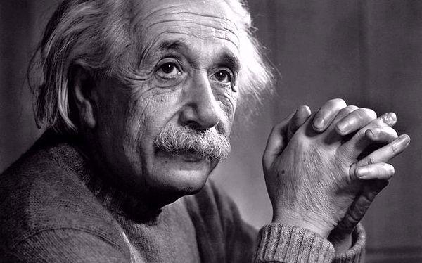 Herkesin bildiği üzere Einstein, 160 IQ'ya sahip olarak tarih boyunca en zeki insanlardan biri olarak ilan edilmiştir.
