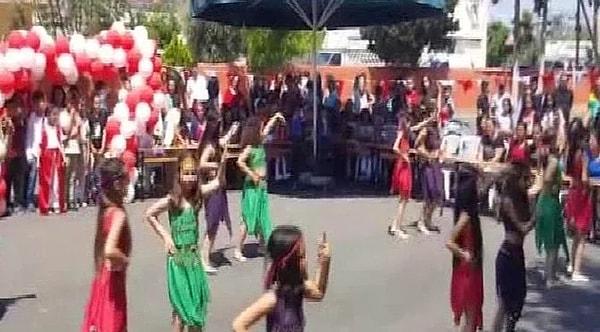 18. Mersin'de bir ilkokuldaki 23 Nisan Ulusal Egemenlik ve Çocuk Bayramı kutlamaları sırasında kız öğrencilerin kıyafetlerini uygun bulmayan okul yönetiminin gösteriyi yarıda kesmesi.