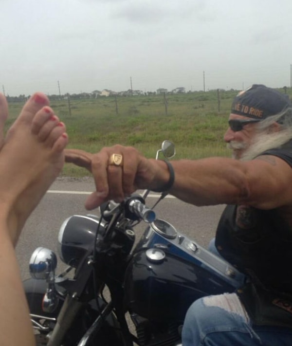 3. "Я немного высунула ноги из окна машины, и вот что произошло"