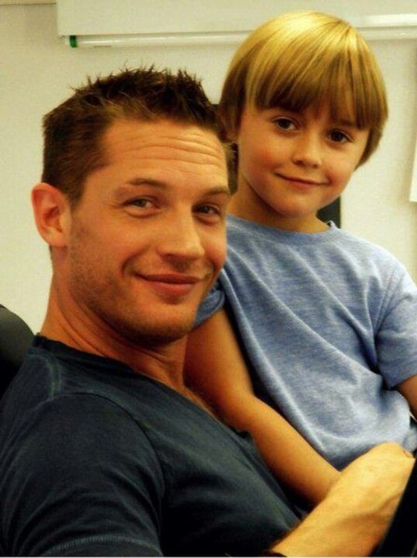 5. В Сети нет так уж и много фотографий Луи, а про снимки второго сына Харди и вовсе можно забыть.