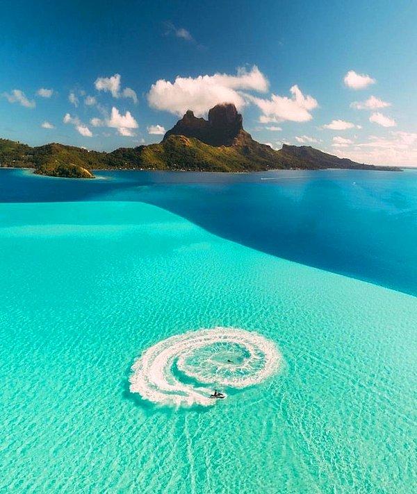 10. Bora Bora'daki bir plajda jet ski ile oluşturulmuş desen. 🌀