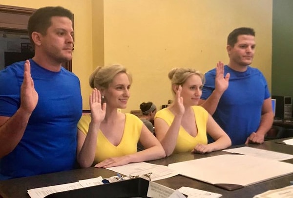 13. Но пары решили не останавливаться на двойном венчании и свадьбе.