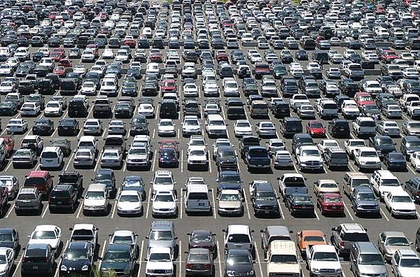 18. ABD’de neredeyse insan kadar otomobil var. Her 1000 kişiye 910 otomobil düşüyor.