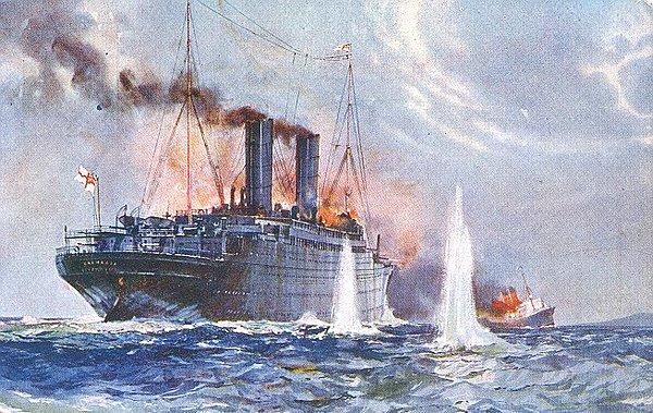 12. I. Dünya Savaşı sırasında İngilizler RMS Carmania adlı eski bir yolcu gemisini silahlandırıp bir savaş gemisi olarak kullanırlar.