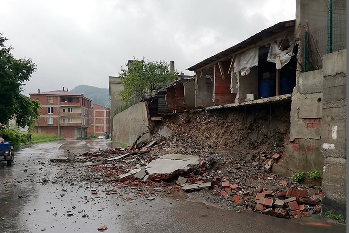 Ordu'da Sel Felaketi: Köprüler Yıkıldı, Binaları Su Bastı, Yüzlerce Kişi Mahsur Kaldı