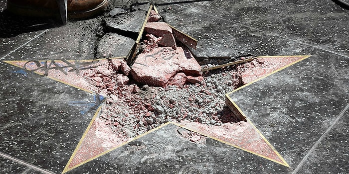 Знаменитости, чьи звезды на "Алее славы" подверглись нападению вандалов