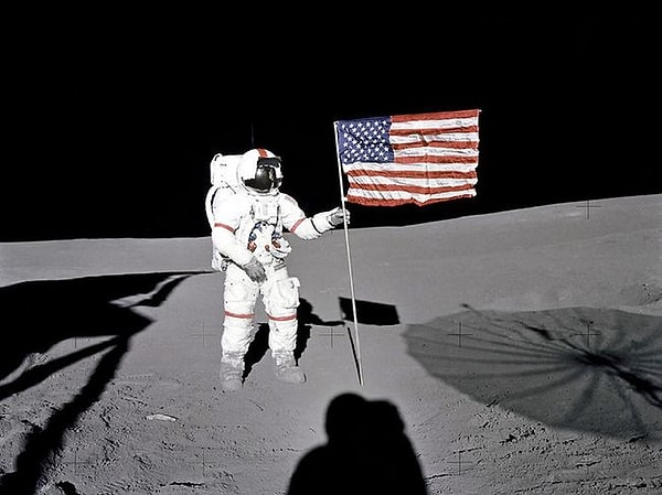 5. Сколько людей высаживалось на Луну?