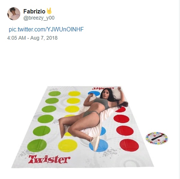 5. Сыграла в твистер: