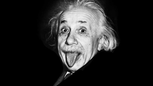 2. А Альберт Эйнштейн "сумел заработать" 10 миллионов.