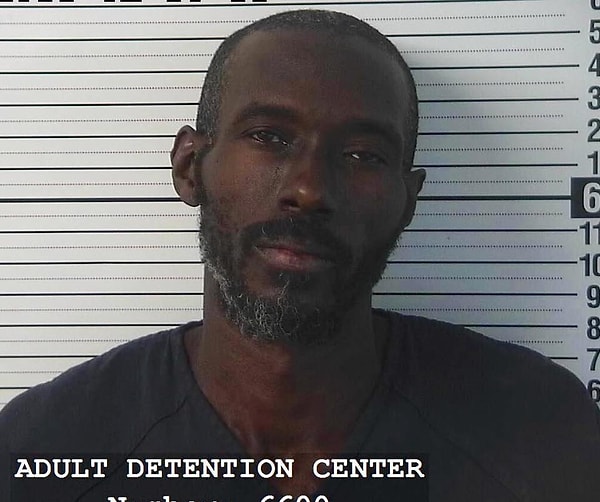 Интересно, что полицейские наткнулись на бараки случайно.