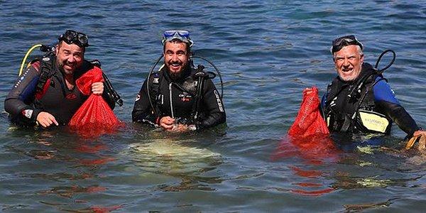 3. Bodrum Belediyesi'nin "Denize en çok mavi yakışır" sloganıyla gerçekleştirilen deniz dibi temizliğine katılan Ata Demirer.